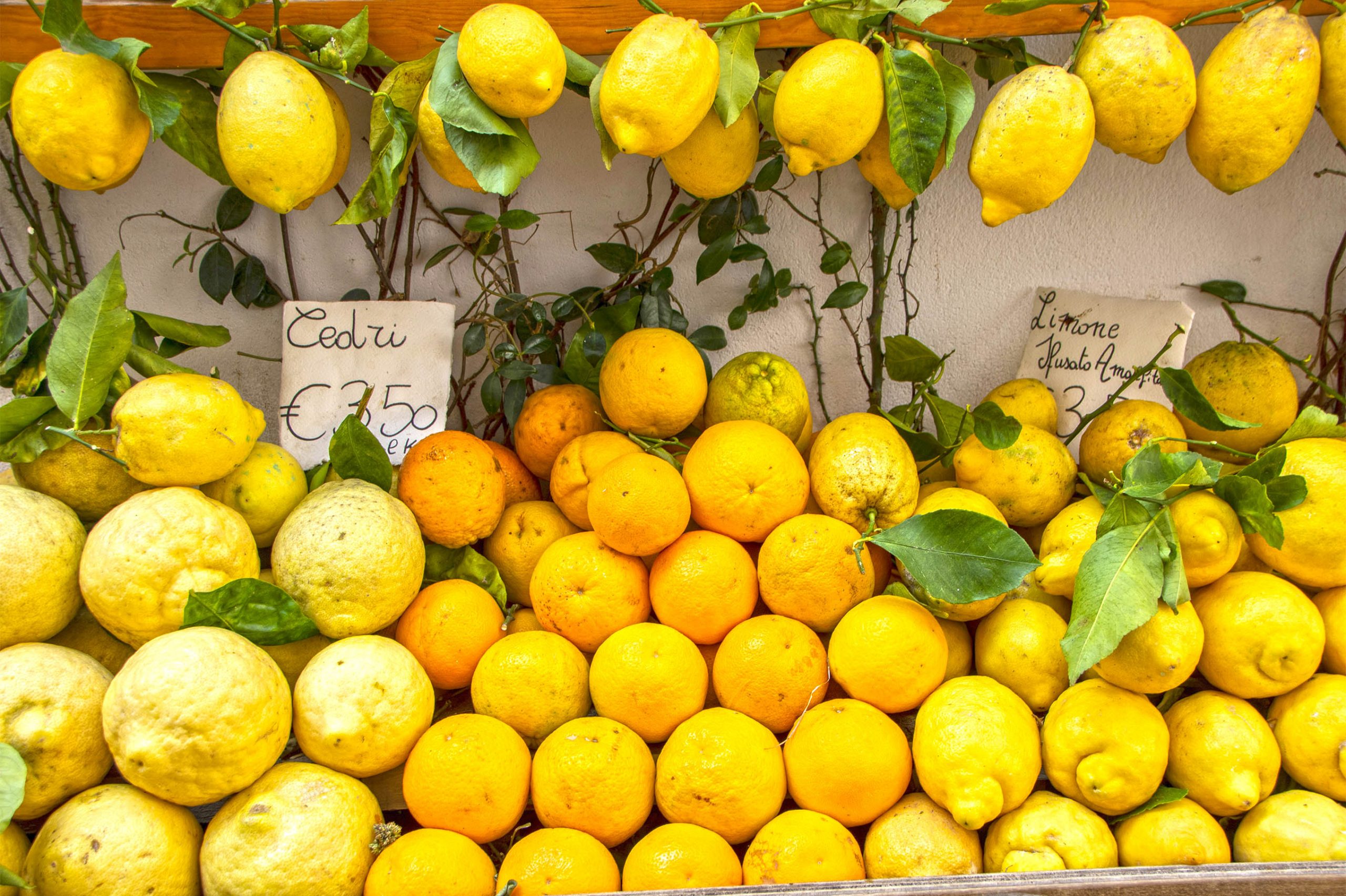 Lemons on a market stall
