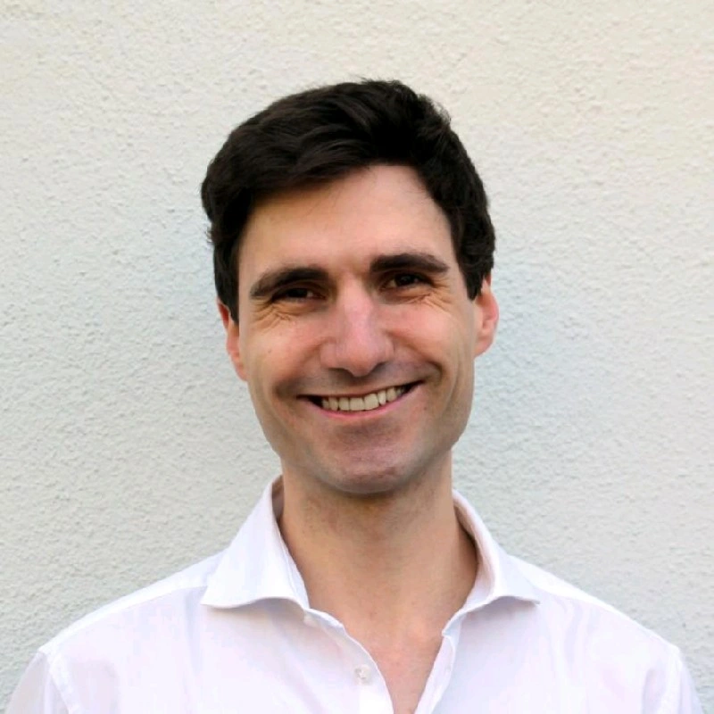 a portrait shot of Dr Peter Drmota (University of Oxford)