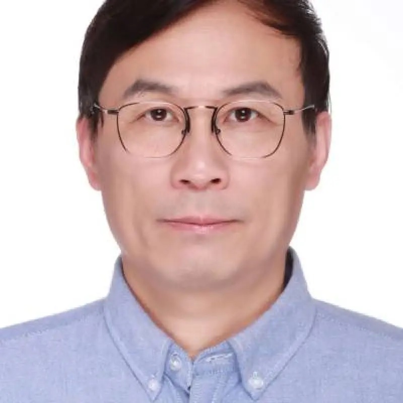 Portrait of Prof Frank Wang